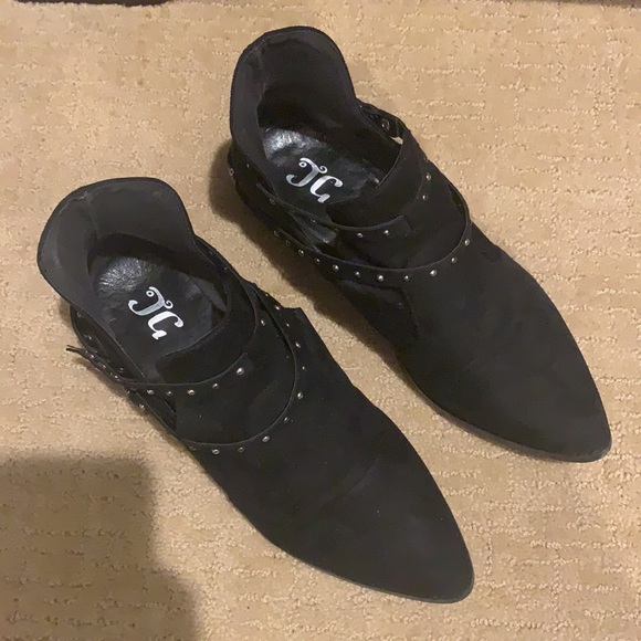 Black Boots - Picture 3 of 4